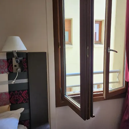 Des Bains מלון 3*