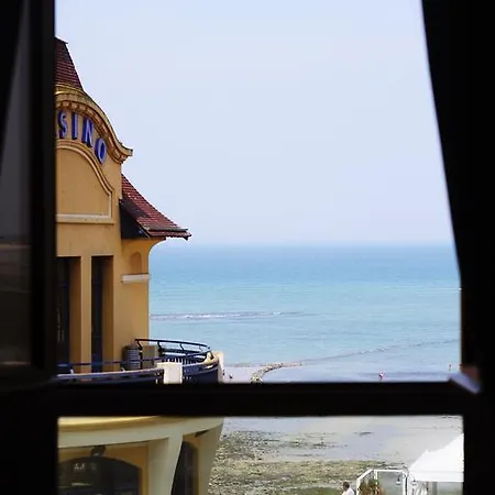 Отель Des Bains Гранвиль